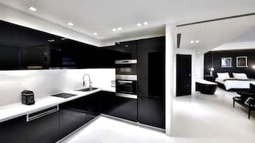 Fridge, oven, dishwasher, coffee/tea maker