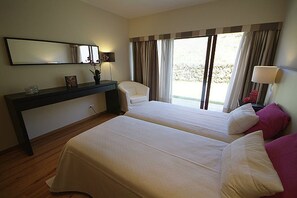 6 bedrooms, iron/ironing board, free WiFi