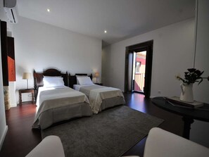 4 bedrooms, iron/ironing board, free WiFi, bed sheets - Lovely Esposende Villa | 4 Bedrooms | Villa Cocola | Ping Pong Table (Esposende)