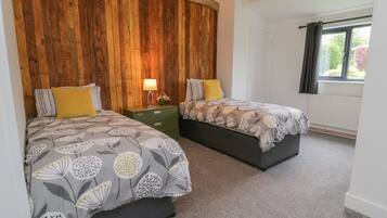 2 dormitorios, decoración individual, mobiliario individual