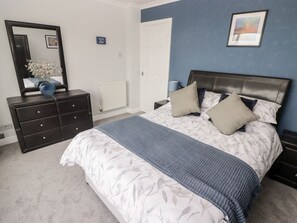 2 bedrooms, individually decorated, individually furnished, free WiFi - 54 Croft Court (Tenby)