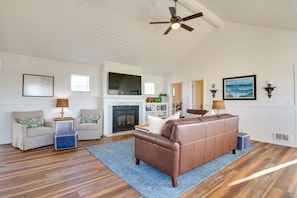 TV, fireplace, books - Scenic Bandon Vacation Rental w/ Beach Access! (Bandon)