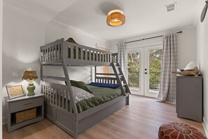 3 slaapkamers, een strijkplank/strijkijzer, reisbedje, gratis wifi