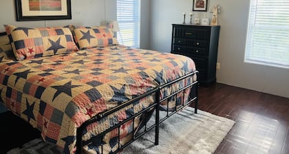 Farm Stay! Horses welcome! On the bourbon trail between Lexington and Louisville