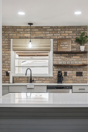 Interior - Beautiful Home with Hot Tub in Trendy Park Circle (North Charleston)