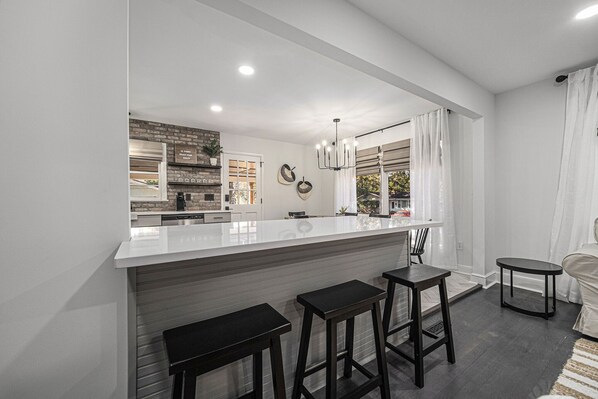 Fridge, microwave, oven, stovetop - Beautiful Home with Hot Tub in Trendy Park Circle (North Charleston)