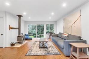 TV, fireplace - Kirkland Luxury Getaway with Backyard & Workspace! (Kirkland)