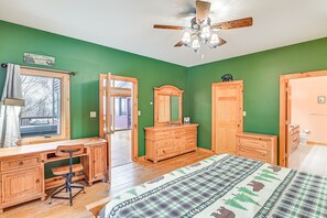 4 bedrooms, desk, iron/ironing board, travel cot