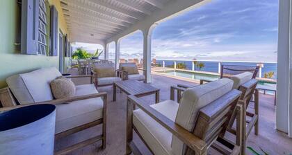 5BR Villa w/pool in peaceful residential neighborhood