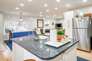 Interior - Quiet Shepherd Home: Near CMU Campus! (Shepherd)