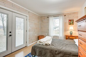 2 bedrooms, internet, bed sheets
