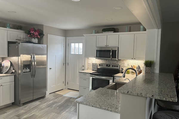 Kjøleskap, mikrobølgeovn, ovn og kokeplater