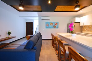 Interior - Modern Pura Vida Luxury - One finest homes, private pool. Upscale gated safe (Jacó)