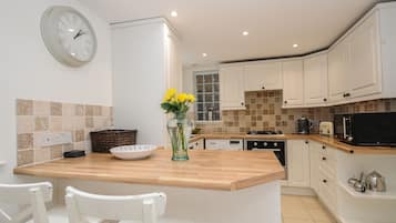 Dishwasher, cookware/dishes/utensils