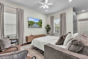 2 habitaciones, escritorio, tabla de planchar con plancha y wifi 