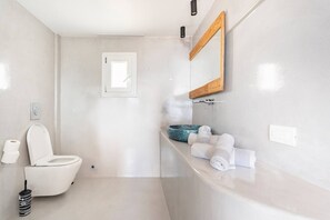 Dominiki's Mykonian House | Bathroom | Designer toiletries, hair dryer, bathrobes, slippers - Flaskos Village Mykonos   (Mykonos)