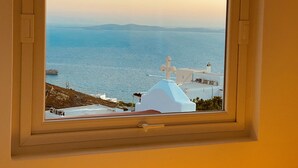 Dominiki's Mykonian House | Safe på rommet, skrivebord og skrivebord for bærbar PC