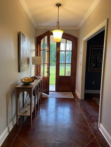 Country Chic, enjoy the quiet setting of country living. 