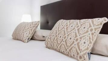 1 chambre, coffres-forts dans les chambres, fer et planche à repasser