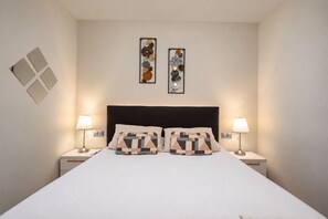 Room - Riverside Shelter, Skiing, and Free Parking 
 (El Tarter)