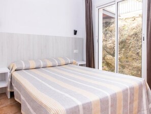 3 bedrooms, WiFi - APCOSTAS Club Torre Vella / Three Bedrooms (L'Estartit)