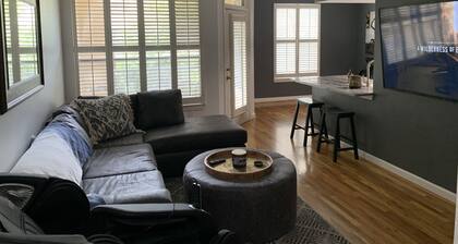 Home Away From Home! Entire Condo in Beautiful Brookhaven/Buckhead, Georgia