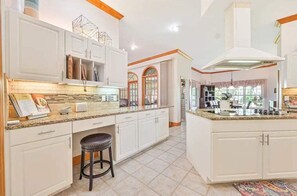 Fridge, microwave, oven, stovetop - River Bank Hideaway, "Go With The Flow" RIVERFRONT 3 Acres- "Heated Pool/Spa" (LaBelle)