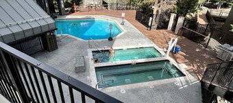 Top floor unit on The Corridor! Beautiful alpine views! 5 min. walk to WP Base!