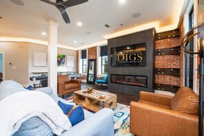 TV, fireplace