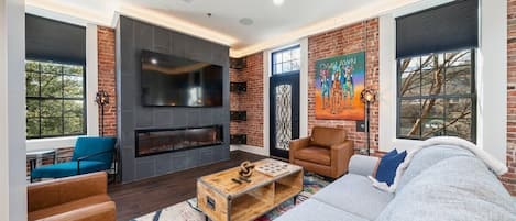 TV, fireplace