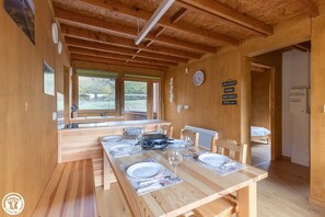 Dining - Eglantier - Larodde - Cabane sur Pilotis (LARODDE)