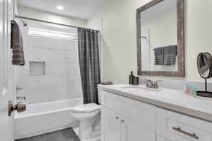 Hair dryer - *EADO Urban Escape, Contemporary Gem, Sleeps 4* (Houston)