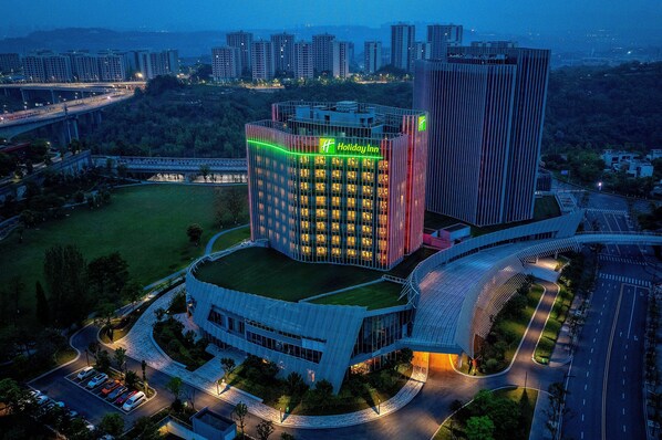 Experience the unique blend of modern design and urban views at this distinctive hotel, featuring a rooftop garden and convenient parking.