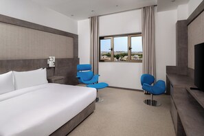 Phòng Deluxe, 1 giường cỡ king | Bộ đồ giường cao cấp, bàn, khu vực làm việc phù hợp cho laptop 