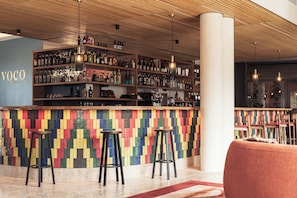 Bar (on property) - voco Beaune – Cité des Vins by IHG (Beaune)