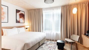 Minibar, brankas, tempat tidur bayi gratis, dan Wi-Fi gratis