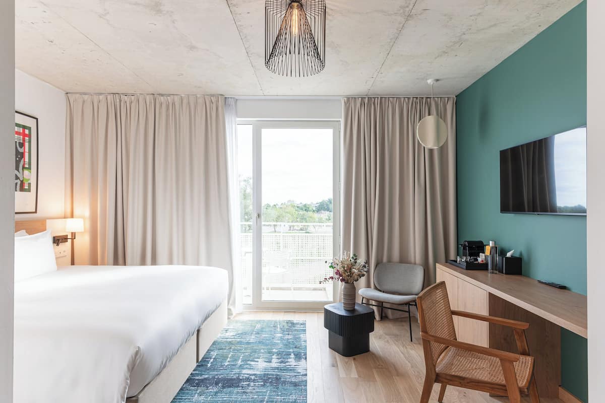 Habitación estándar, 1 cama King size, balcón (Super King) | Minibar, caja de seguridad en la habitación y cunas gratuitas