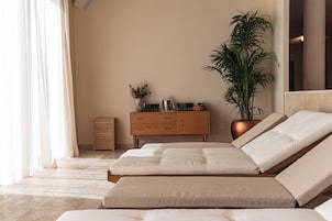 Couples treatment rooms, steam room, hot stone massages, body scrubs