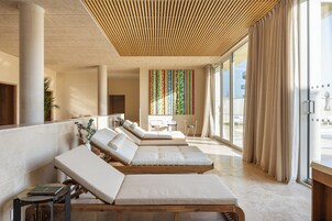 Couples treatment rooms, steam room, hot stone massages, body scrubs