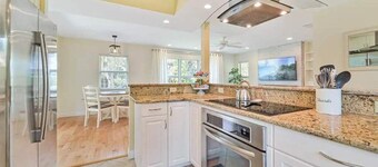 LaBelle Vie, "Riverfront Serenity" & Bamboo Trails on 3+ acres.