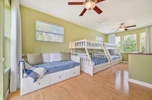 3 bedrooms, in-room safe, iron/ironing board, travel cot