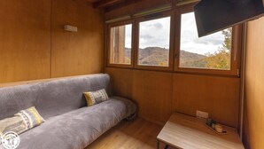 Living area - Sorbier - Larodde - Cabane sur Pilotis (LARODDE)