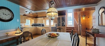 Chalet douillet avec foyer, directement sur le bord du fleuve, à 15 min du Bic !