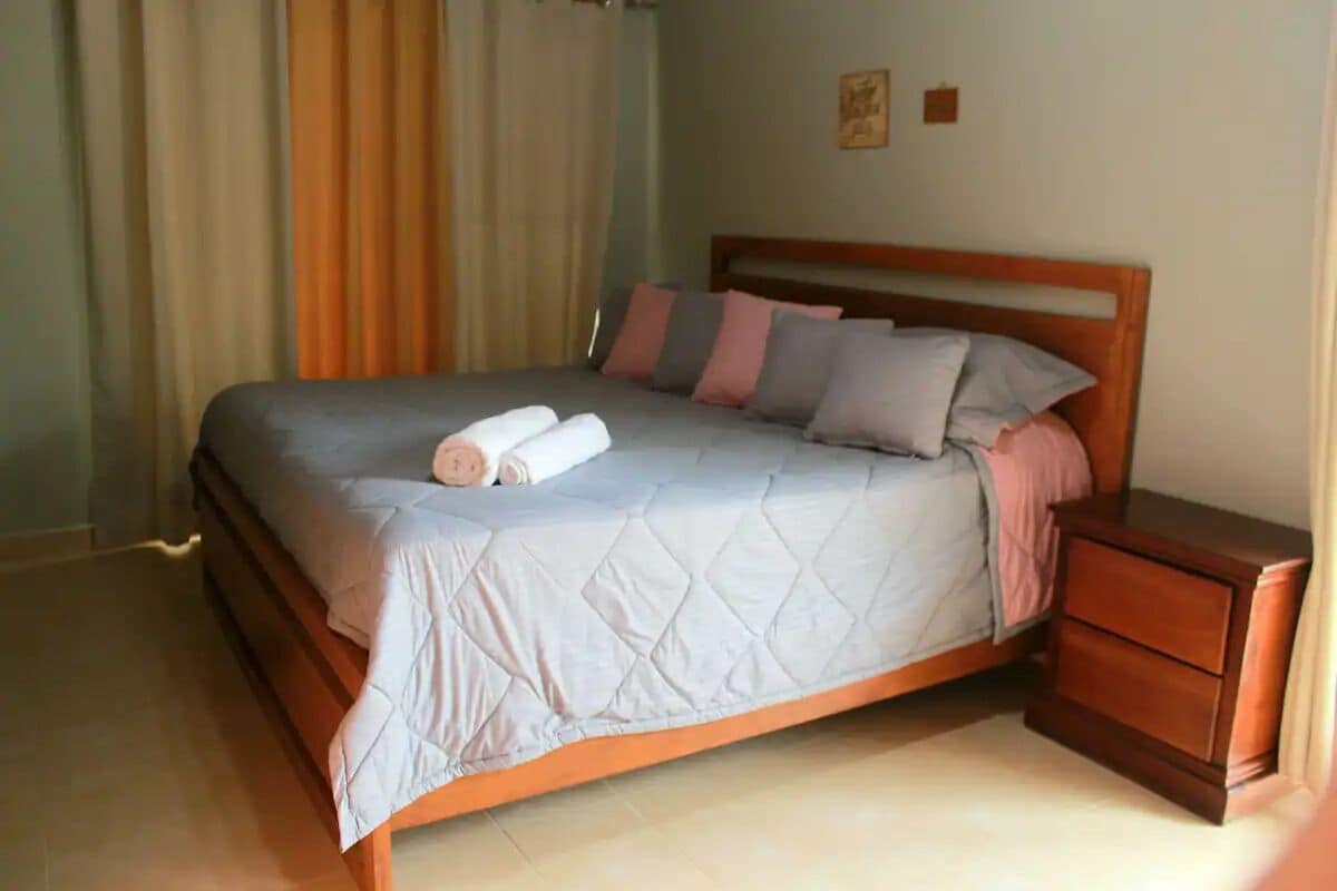 5 bedrooms, WiFi, bed sheets