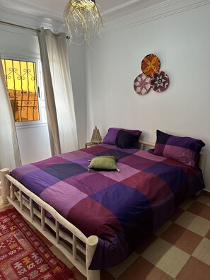 Decoración personalizada, muebles diferentes y wifi gratis 