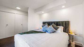 2 bedrooms, iron/ironing board, travel crib, free WiFi