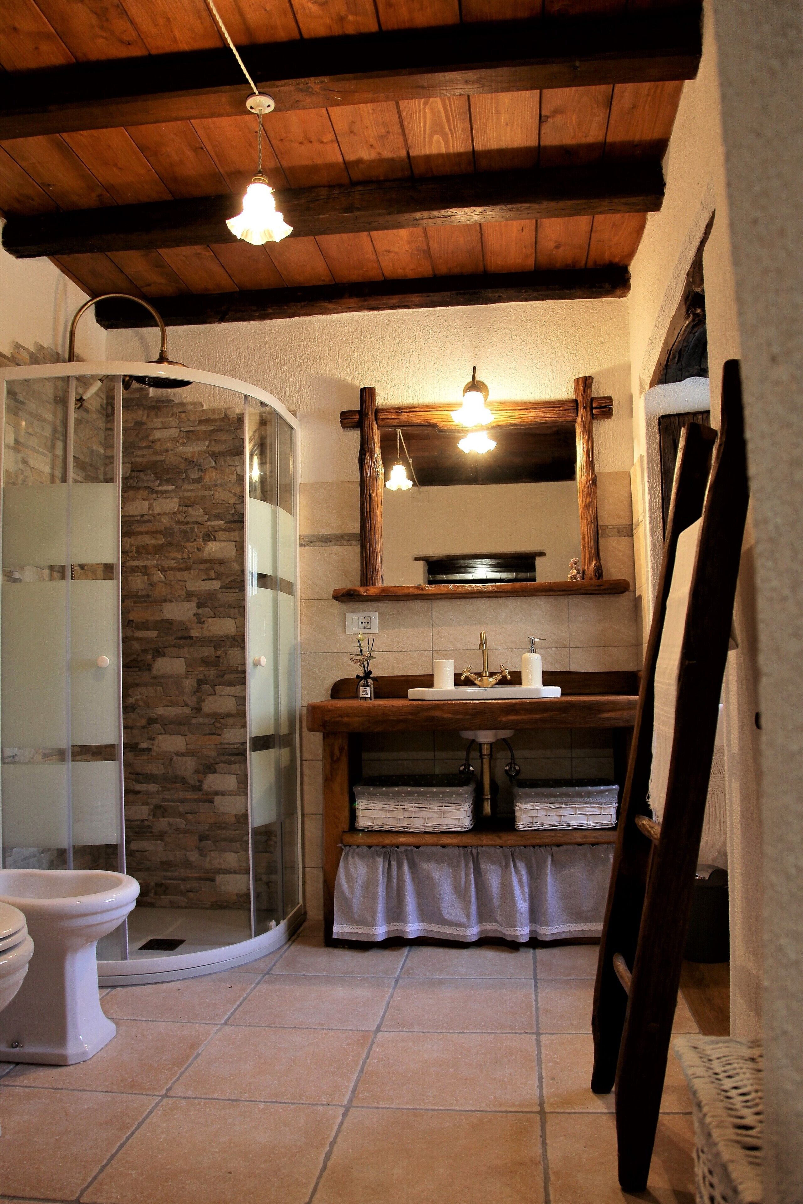 Dusche, Haartrockner, Bidet, Handtücher