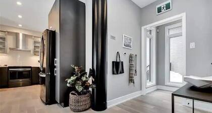 1Bed+Den 1bth Condo sleeps 4