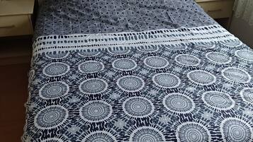 3 slaapkamers, een strijkplank/strijkijzer, wifi, beddengoed