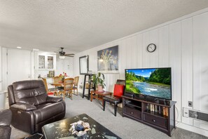 Smart TV, fireplace - Cozy 1BR Condo-Ocean View Bliss! (Oceanside)
